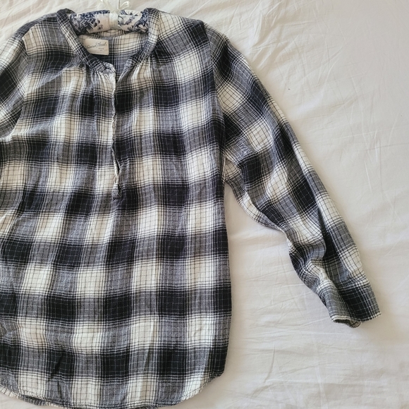 Universal Thread button blouse - Picture 2 of 6